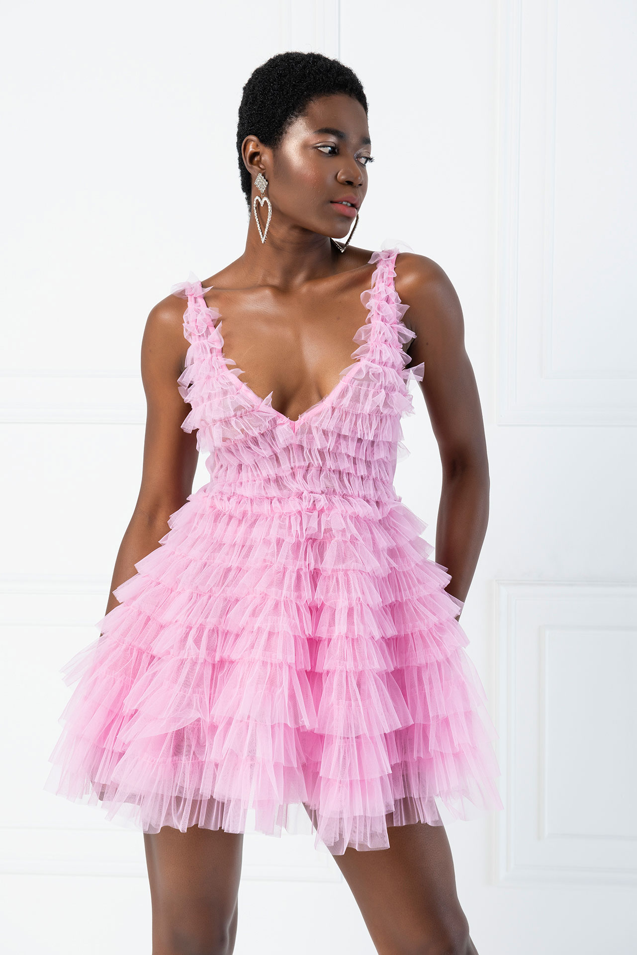 New Pink Мини-Платье из Фатина с Многоуровневыми Оборками и Глубоким Декольте