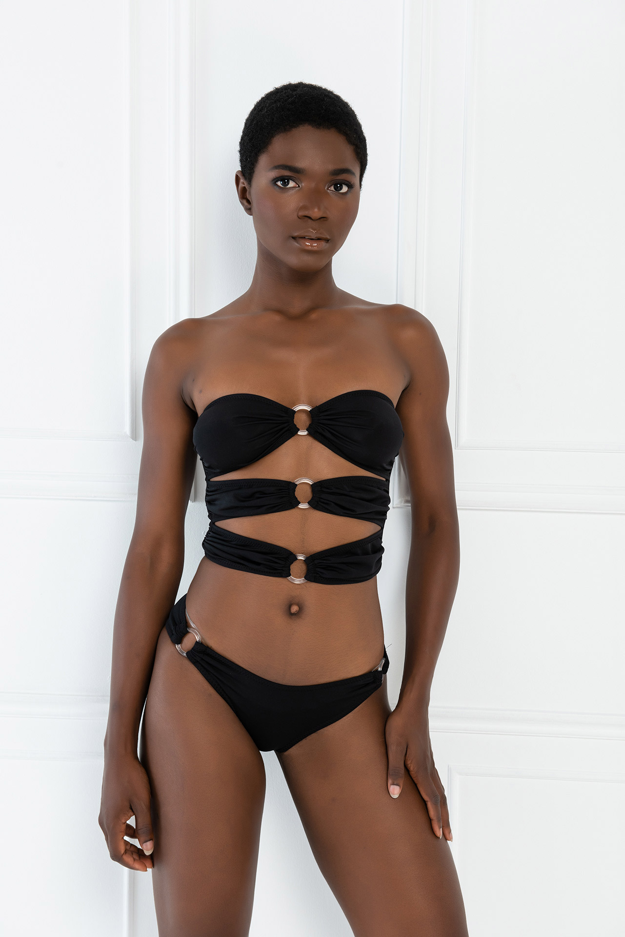 Siyah Halka Detaylı Straplez Bikini Takımı