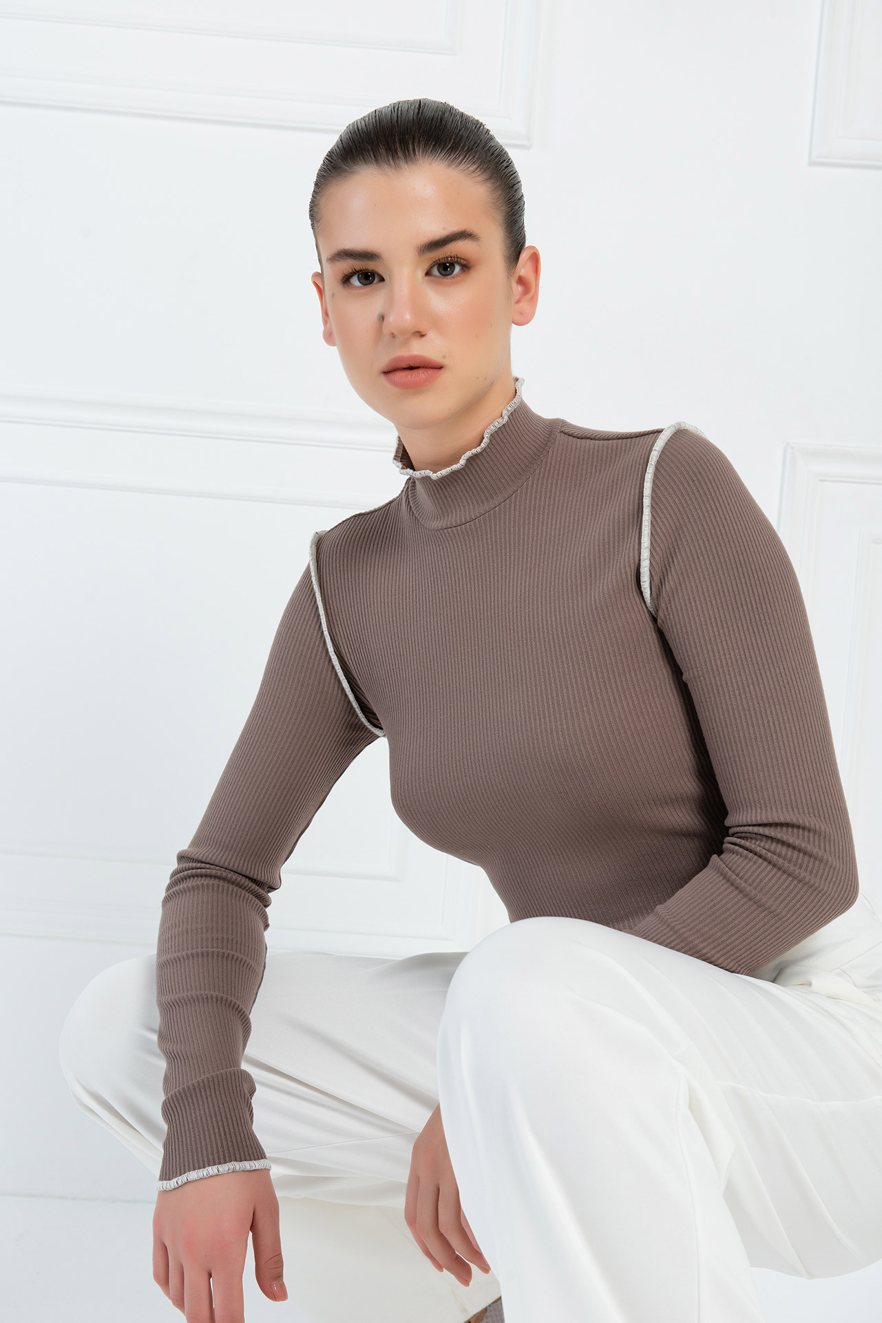 Mink Contrast-Piping Mock Neck Top