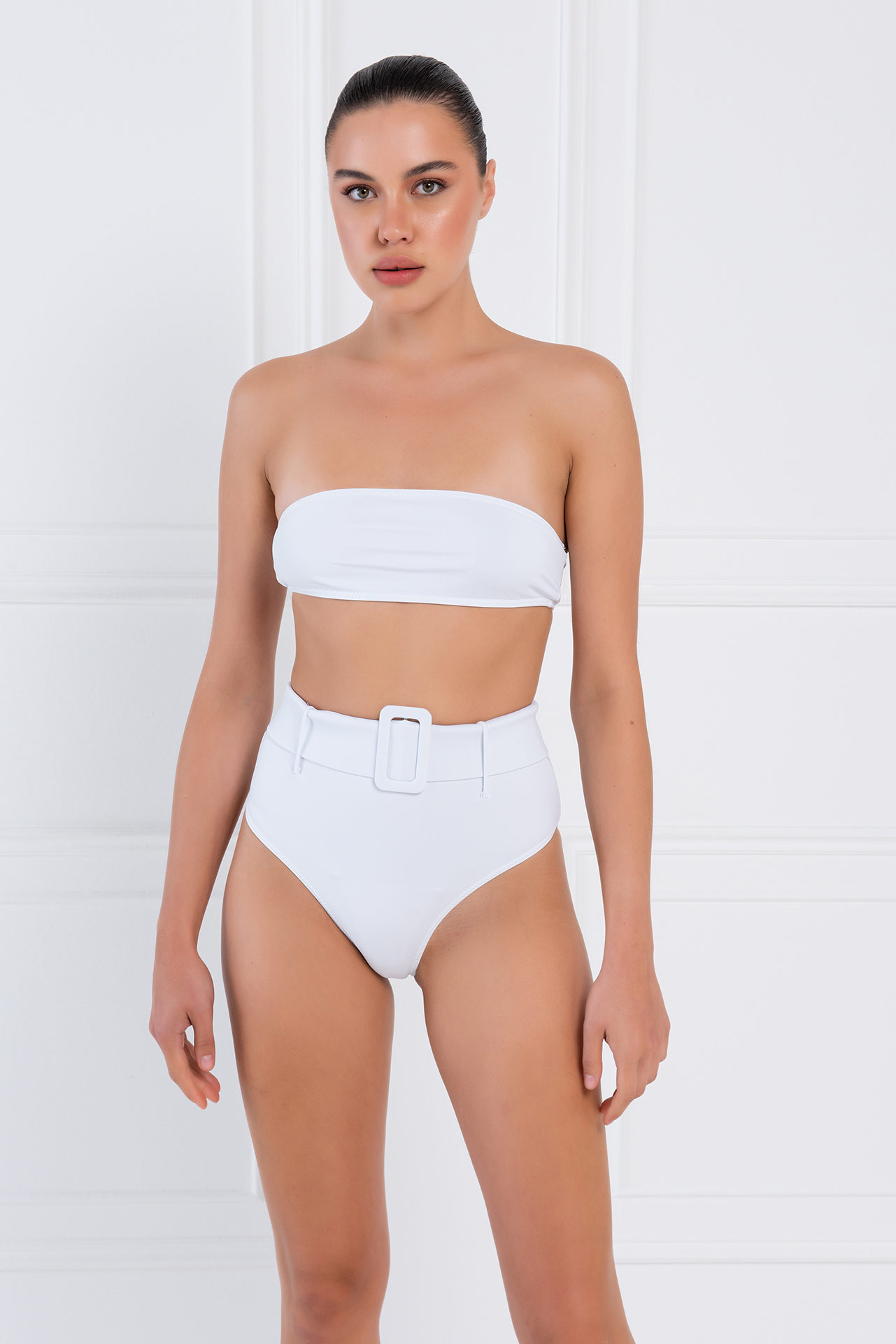 Beyaz Kemer Detaylı Straplez Bikini Takımı