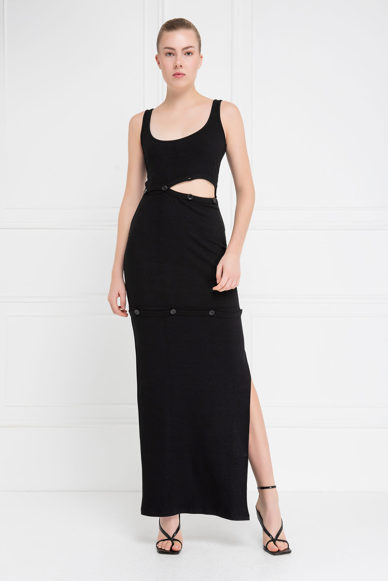 Siyah Düğme Detaylı Maxi Elbise
