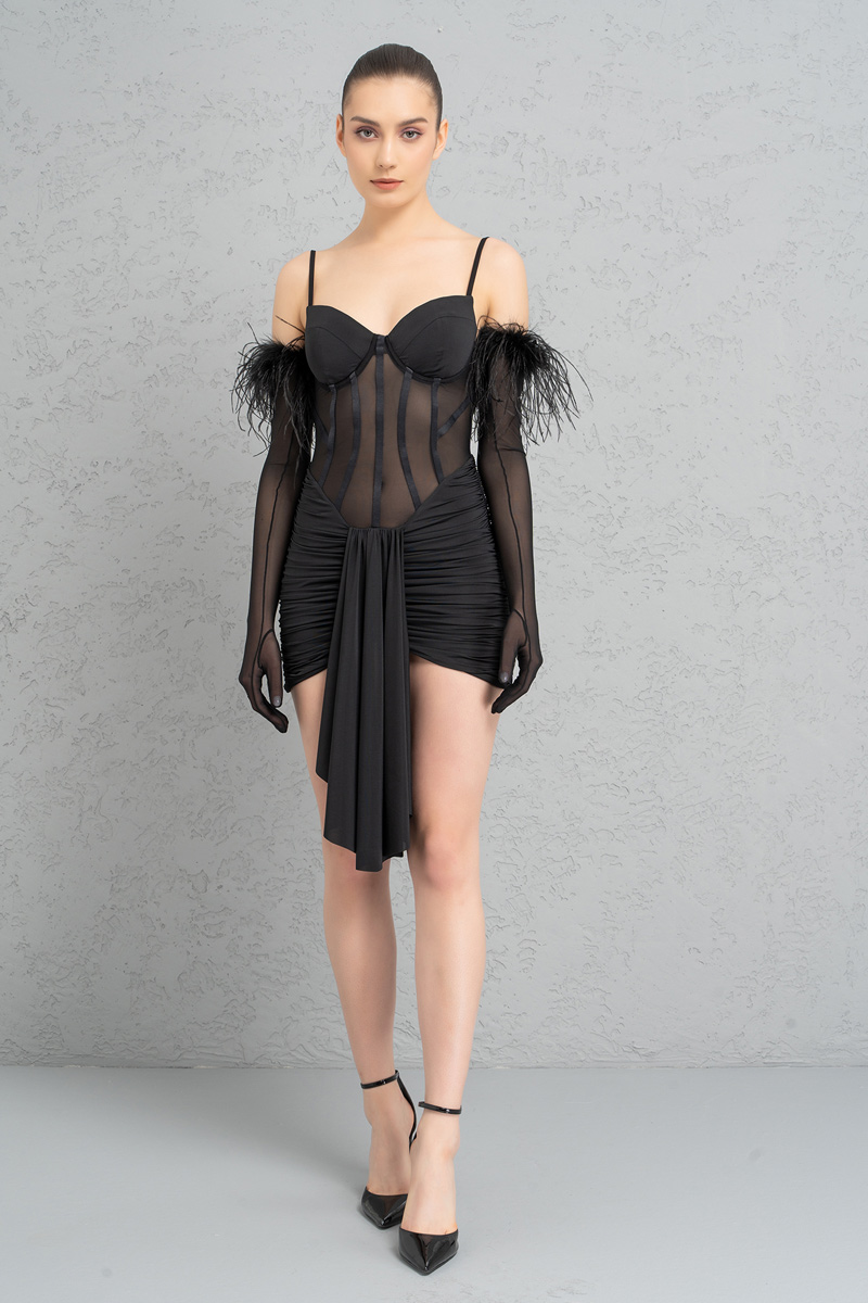 Siyah Eldivenli Eteği Büzgülü Transparan Elbise