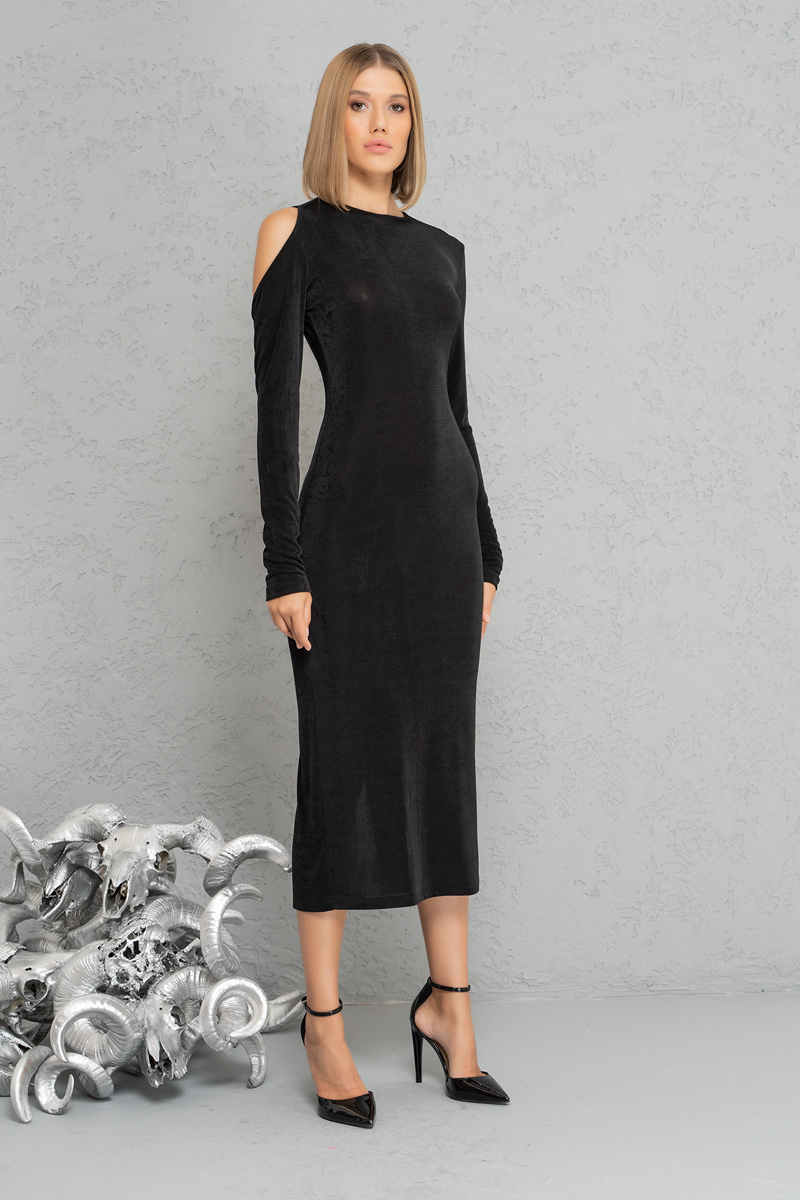 Black Long-Sleeve Backless Dress