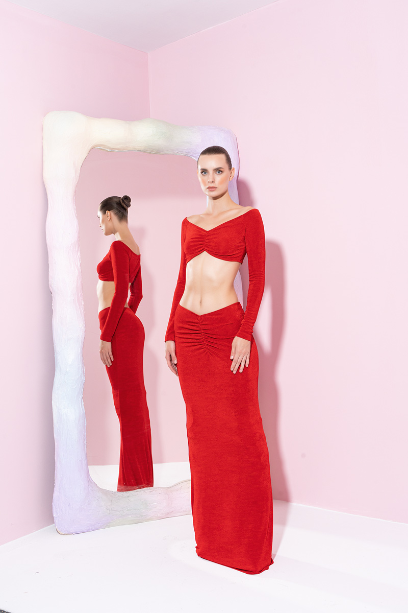 красный Ruched-Front Crop Top & Skirt Set