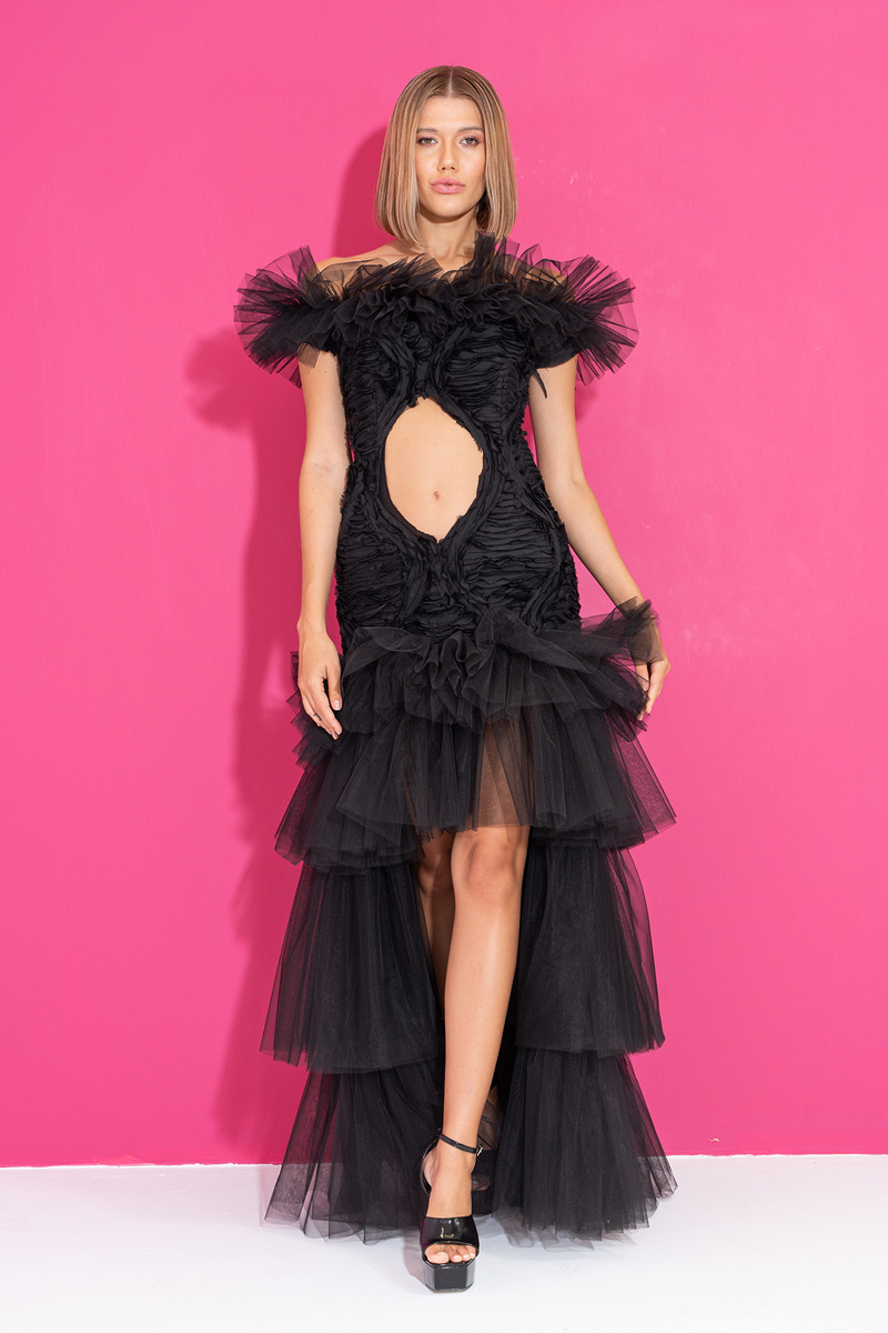 Siyah Göbek Dekolteli Tül Fırfırlı Tasarım Elbise