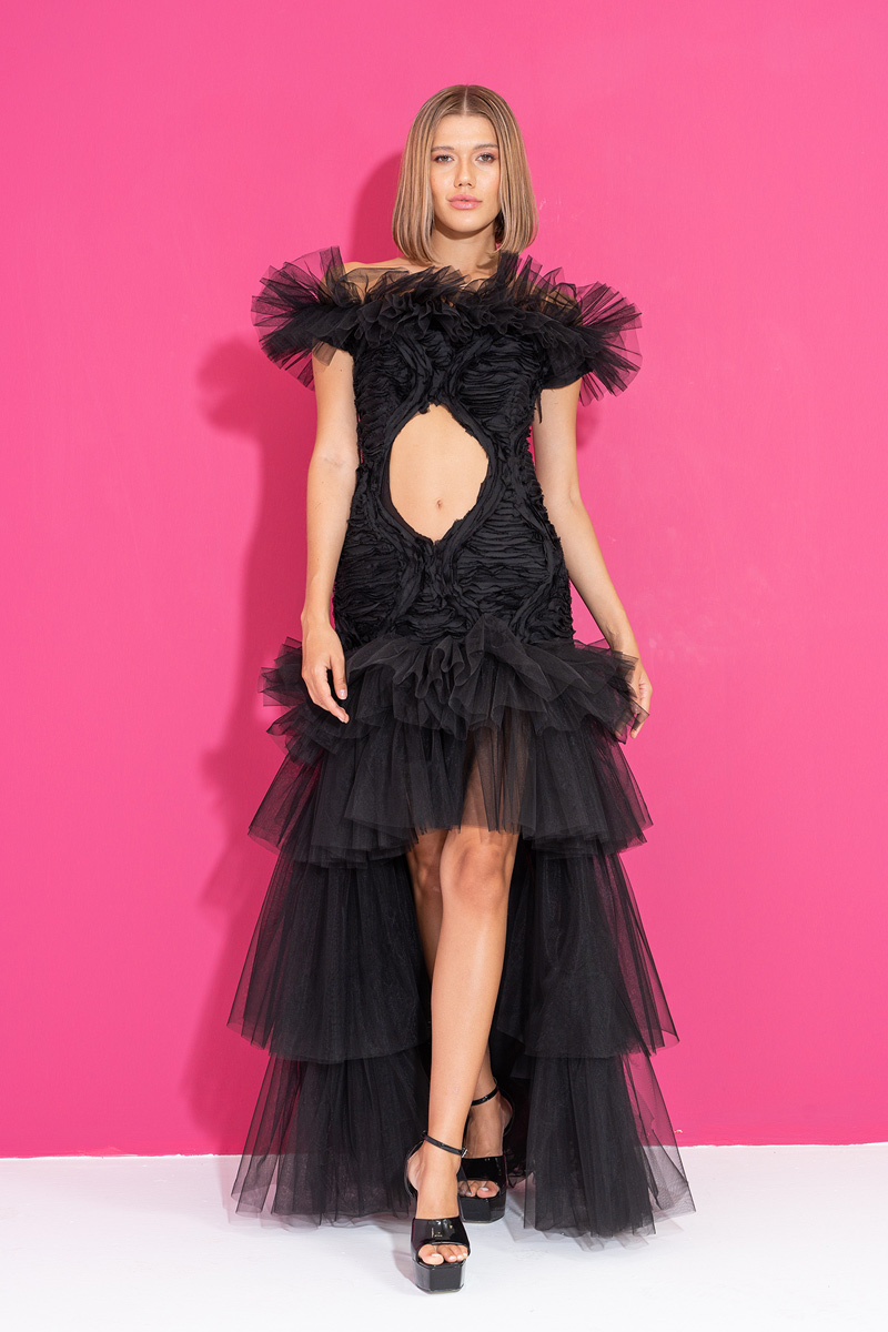 Siyah Göbek Dekolteli Tül Fırfırlı Tasarım Elbise