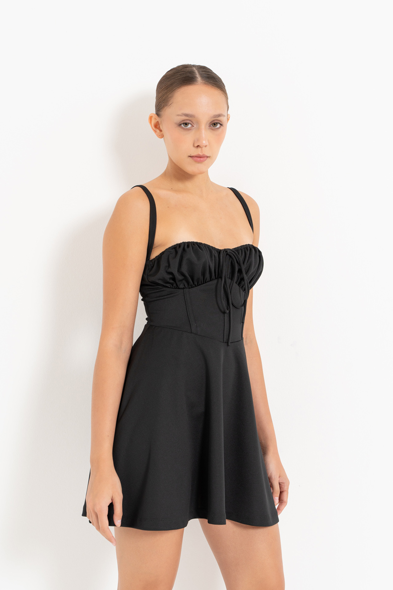 Siyah Bağcık Detaylı Askılı Mini Elbise