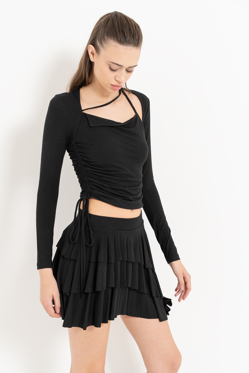 Siyah Askı Detaylı Uzun Kol Bluz & Mini Etek Takım