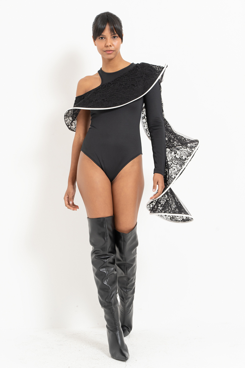 Black Wired-Design One-Shoulder Bodysuit