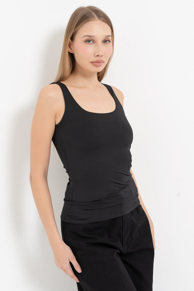 Round Neck Sleeveless Black Tank Top