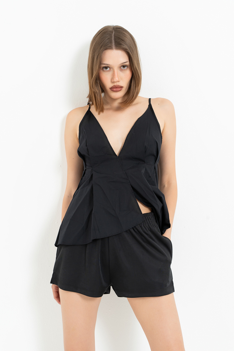 Black Elasticated-Waist Shorts with Pockets
